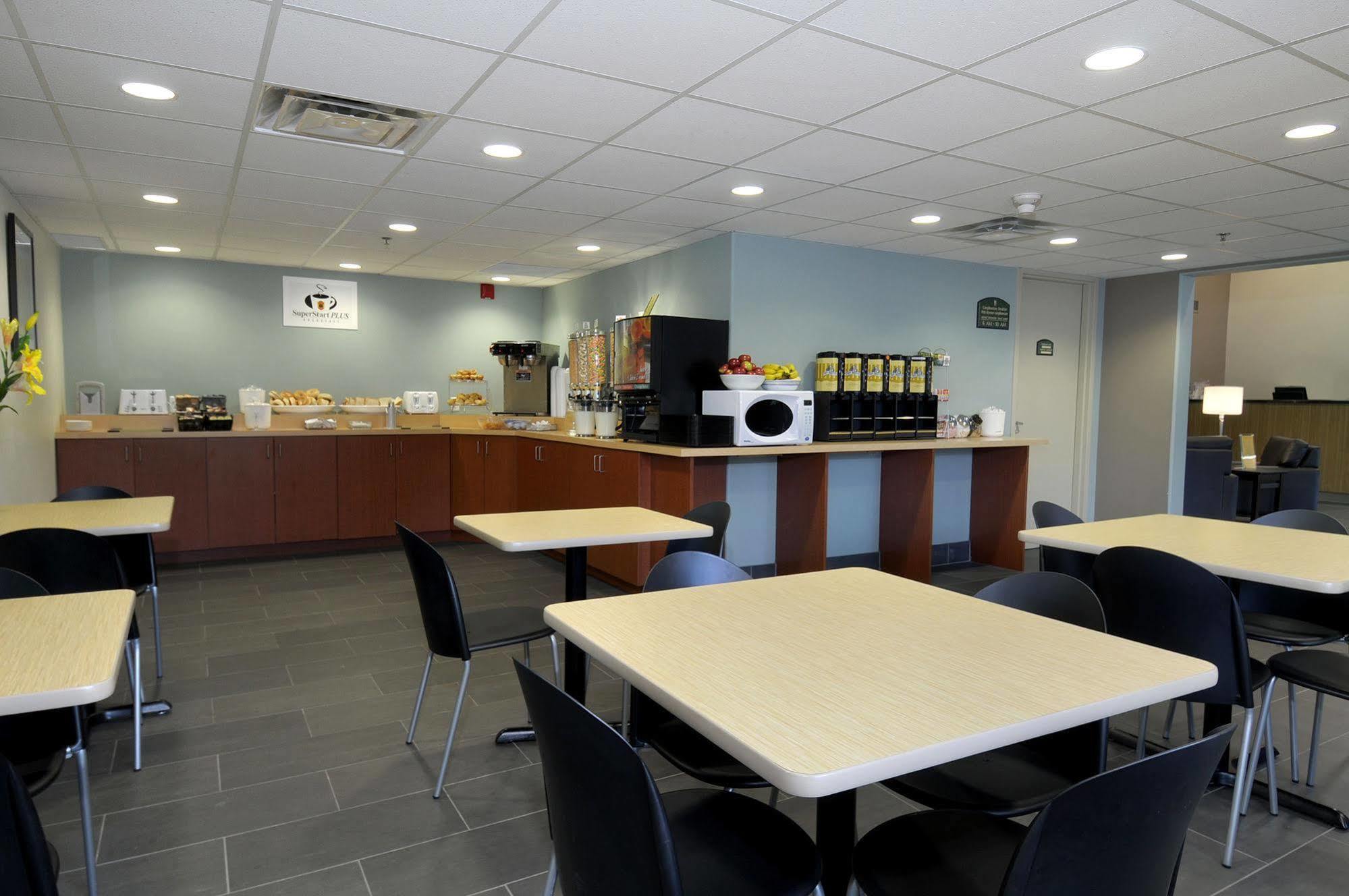 Hotel Super 8 By Wyndham Peterborough Restaurant foto